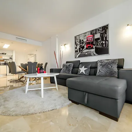 Bennecke Elvis Apartamento Torrevieja